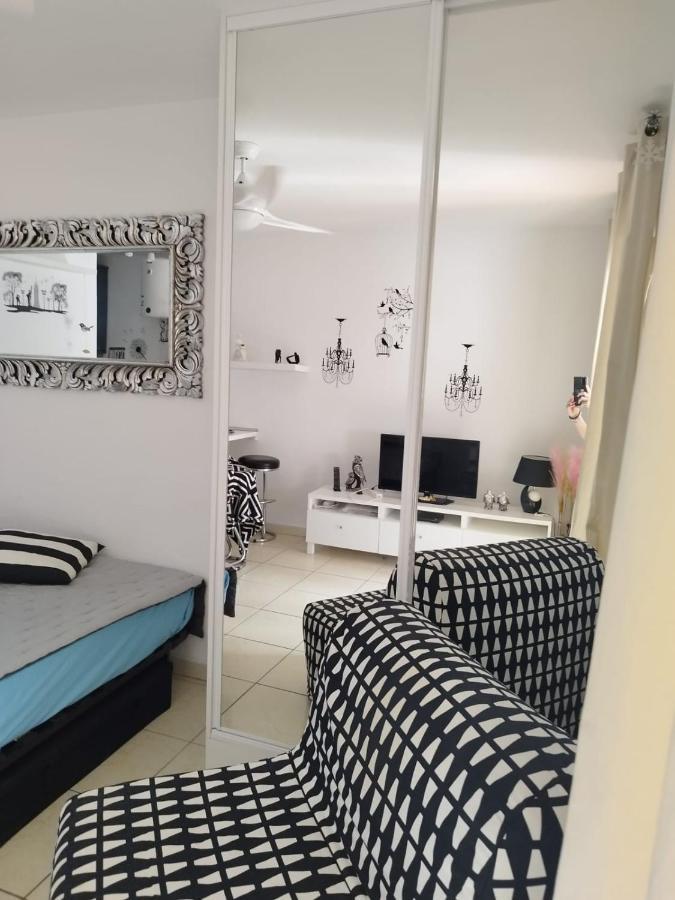 El Sol Chipeque, Los Cristianos Estudio Luaran gambar