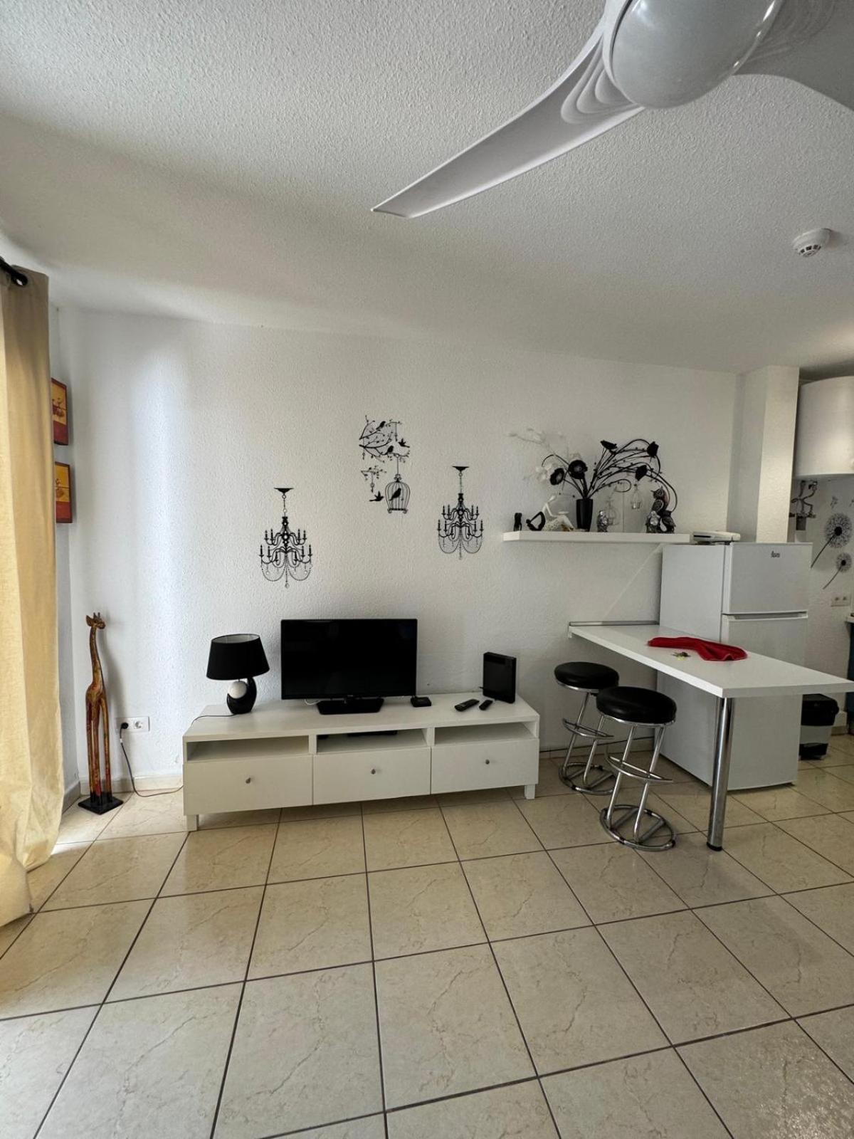 El Sol Chipeque, Los Cristianos Estudio Luaran gambar