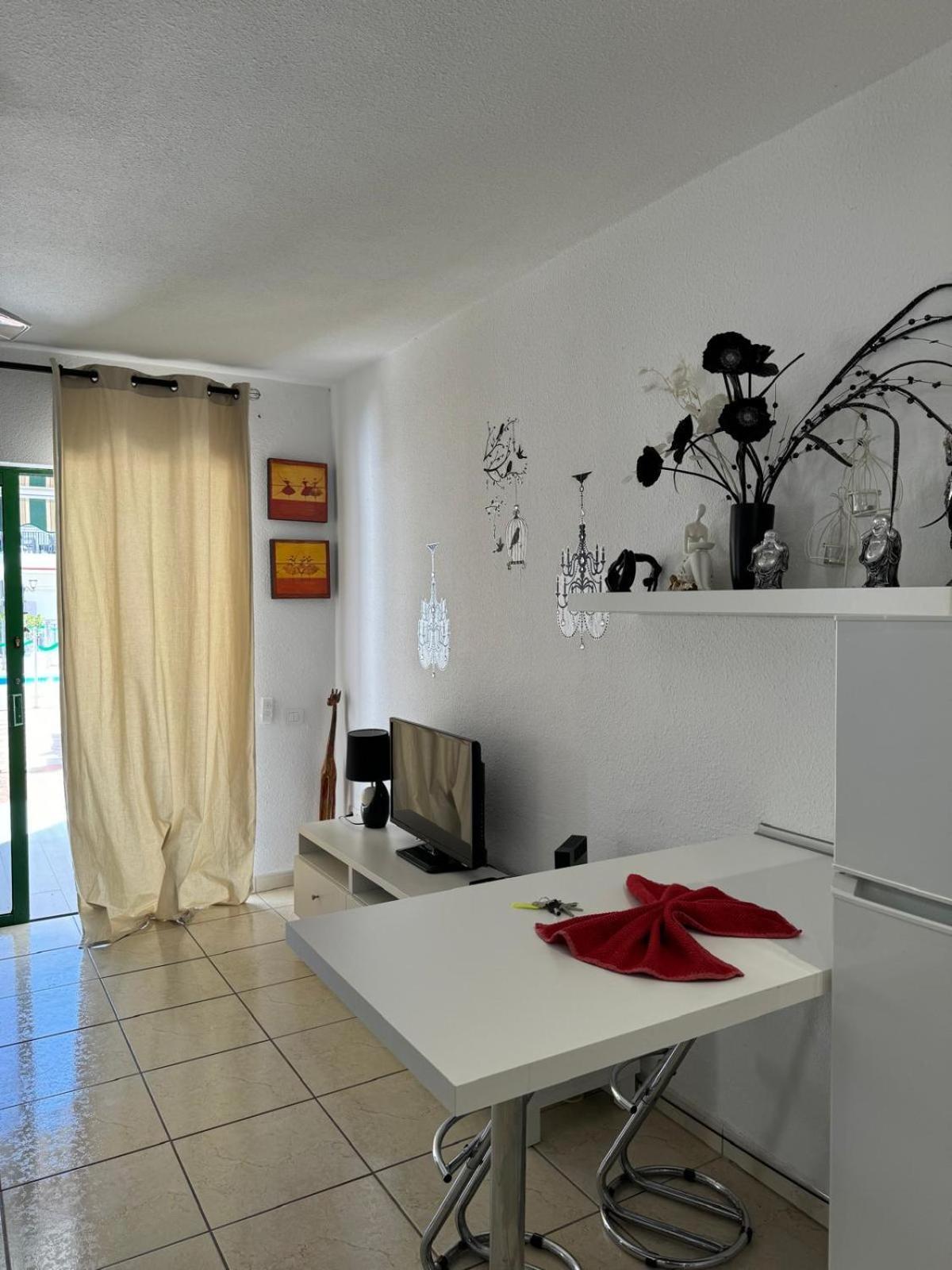 El Sol Chipeque, Los Cristianos Estudio Luaran gambar